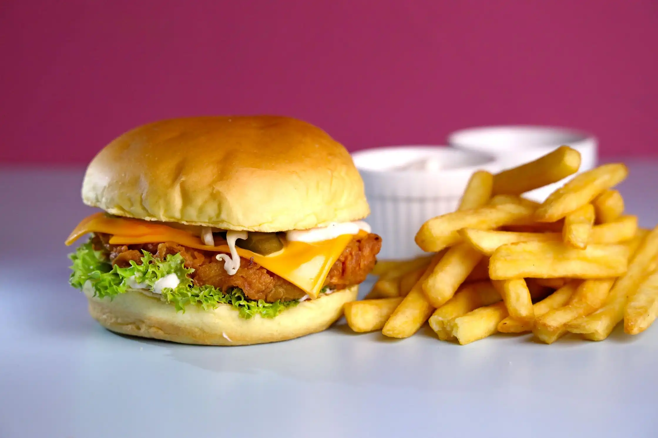 Cafe 7 burger plate